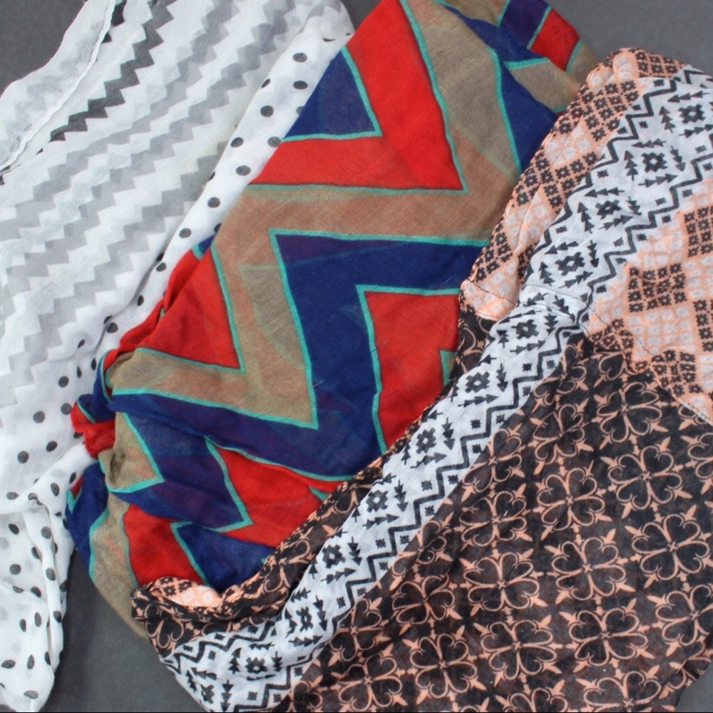 Preowned Bold Infinity Scarf Accessory Bundle Lot